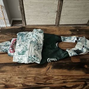 Ostroy L’armand kit. Bib and jersey. Worn twice, perfect condition. Size small.